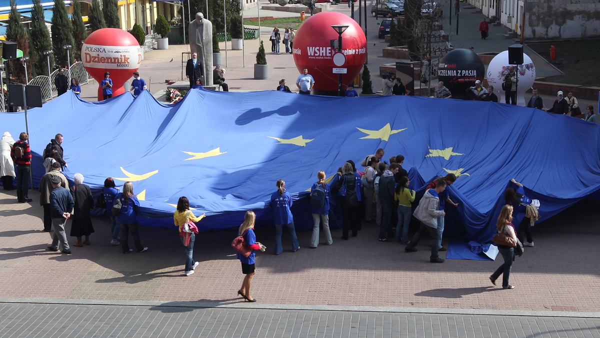 W okresie, gdy Polska będzie przewodniczyć pracom UE, każde ministerstwo będzie miało rzecznika zajmującego się tylko sprawami związanymi z prezydencją, wyznaczony będzie także główny rzecznik prezydencji - w kancelarii premiera. Nazwiska mają być znane na początku listopada.