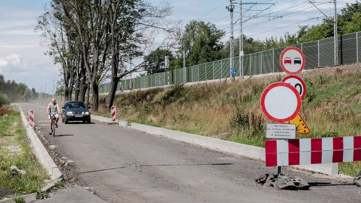 Na Małujowickiej i Wyszyńskiego od kilku tygodni nic się nie dzieje. Prace drogowe stanęły, robotnicy zniknęli, zostały rozgrzebane ulice - alarmowali brzeżanie na początku tygodnia.