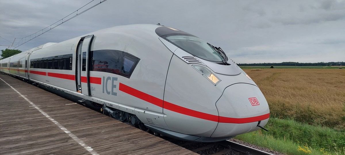 Pociąg Deutsche Bahn Velaro na testach w Żmigrodzie