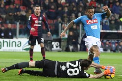 Liga włoska: Dziesiąte z rzędu zwycięstwo Napoli. Zieliński wszedł z ławki. Milik nie zmieścił się w kadrze meczowej
