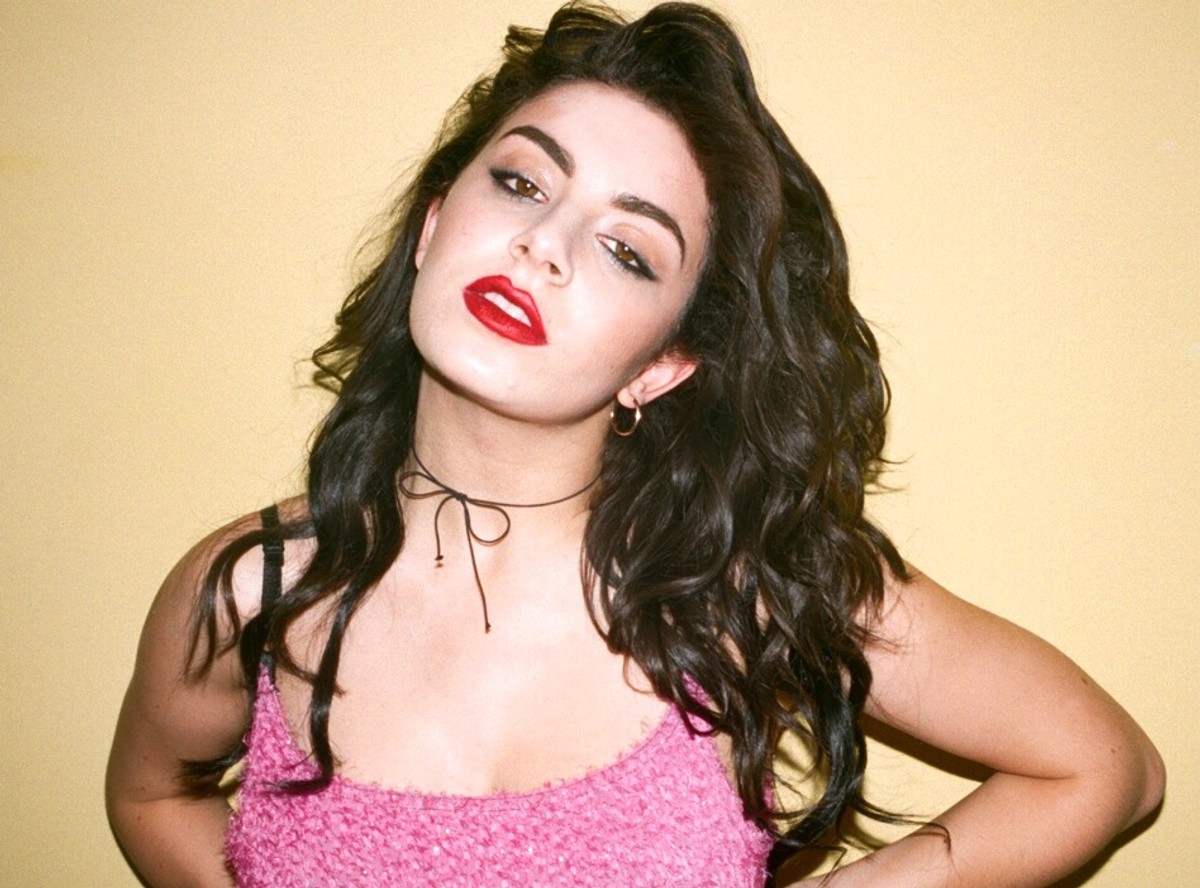 Charli XCX łamie wszelkie zasady – zobacz!