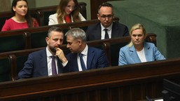 pełna lista zmian w karcie nauczyciela od 1 września 2025. nowa nagroda, mniejsze pensum i godziny ponadwymiarowe