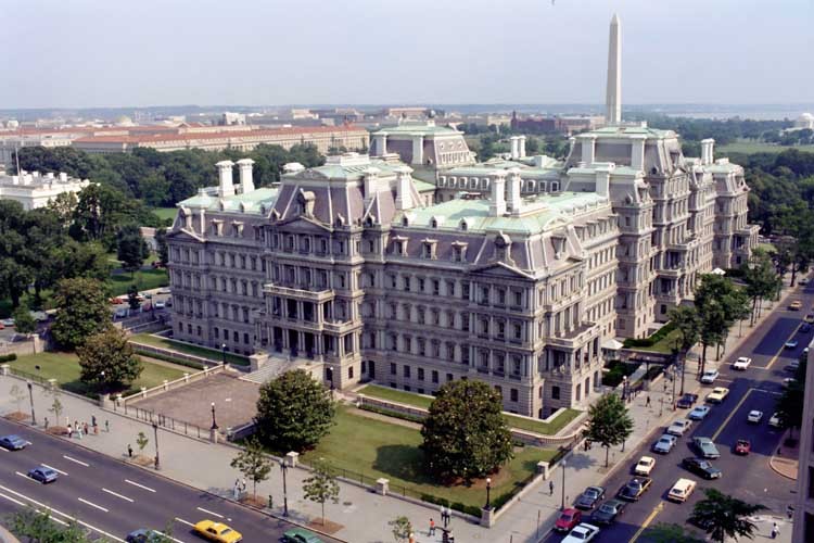 Eisenhower Executive Office Building. Z lewej strony widać Zachodnie Skrzydło Białego Domu