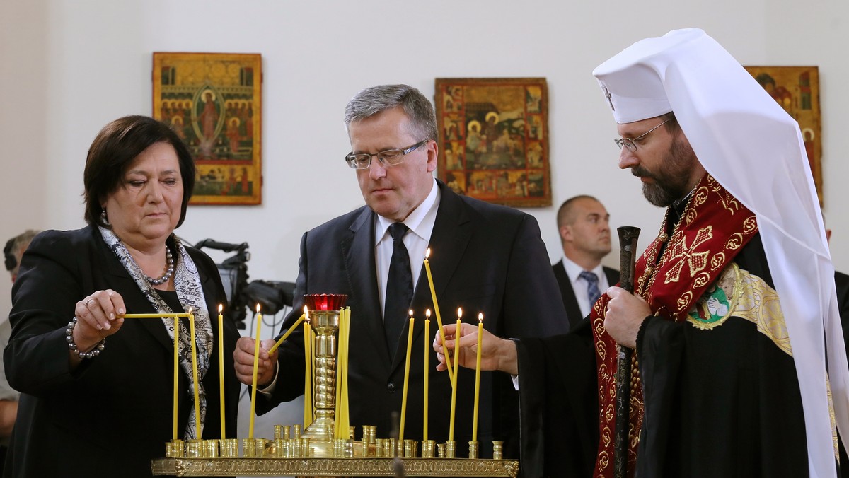 - Naszym obowiązkiem jest mówić o zbrodni wołyńskiej słowami prawdy, nie po to, by oskarżać, ale by przez prawdę i rachunek sumienia dążyć do oczyszczenia i pojednania - powiedział prezydent Bronisław Komorowski. Dodał, iż na południowo-wschodnich kresach Polski "doszło do straszliwych, bestialskich mordów".