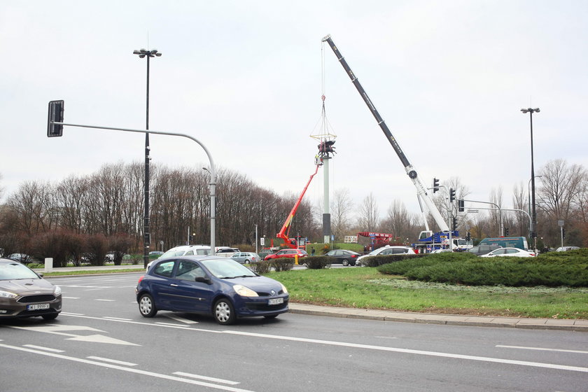 Odwracają pomnik. Poszło o "koński zad"