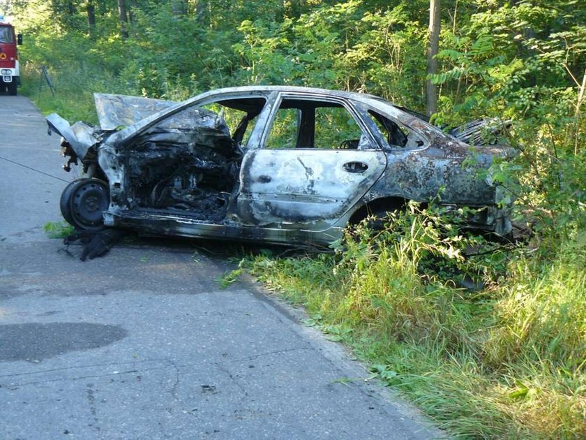 Z renault została tylko spalona blacha