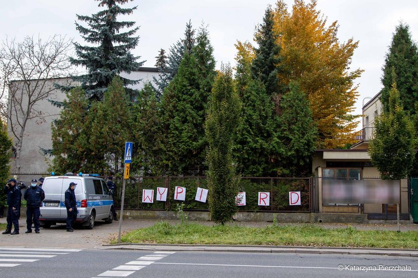 Zbierają pieniądze na prawników dla zawieszonych policjantów