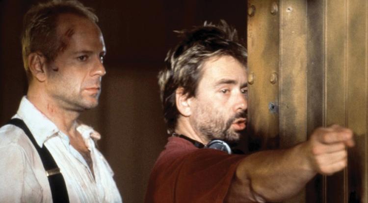 Bruce Willis és Luc Besson az Ötödik Elem forgatásán