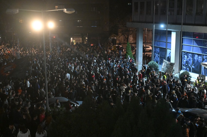 Atmosfera sinoć ispred Takovske 10