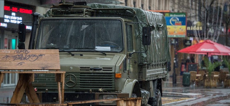 W Brukseli utrzymano alarm najwyższego stopnia. "Obawiamy się ataków, takich jak w Paryżu"