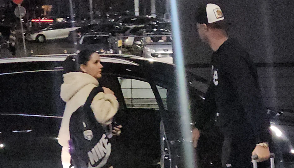 Silviju Nedeljković muž sačekao na aerodromu