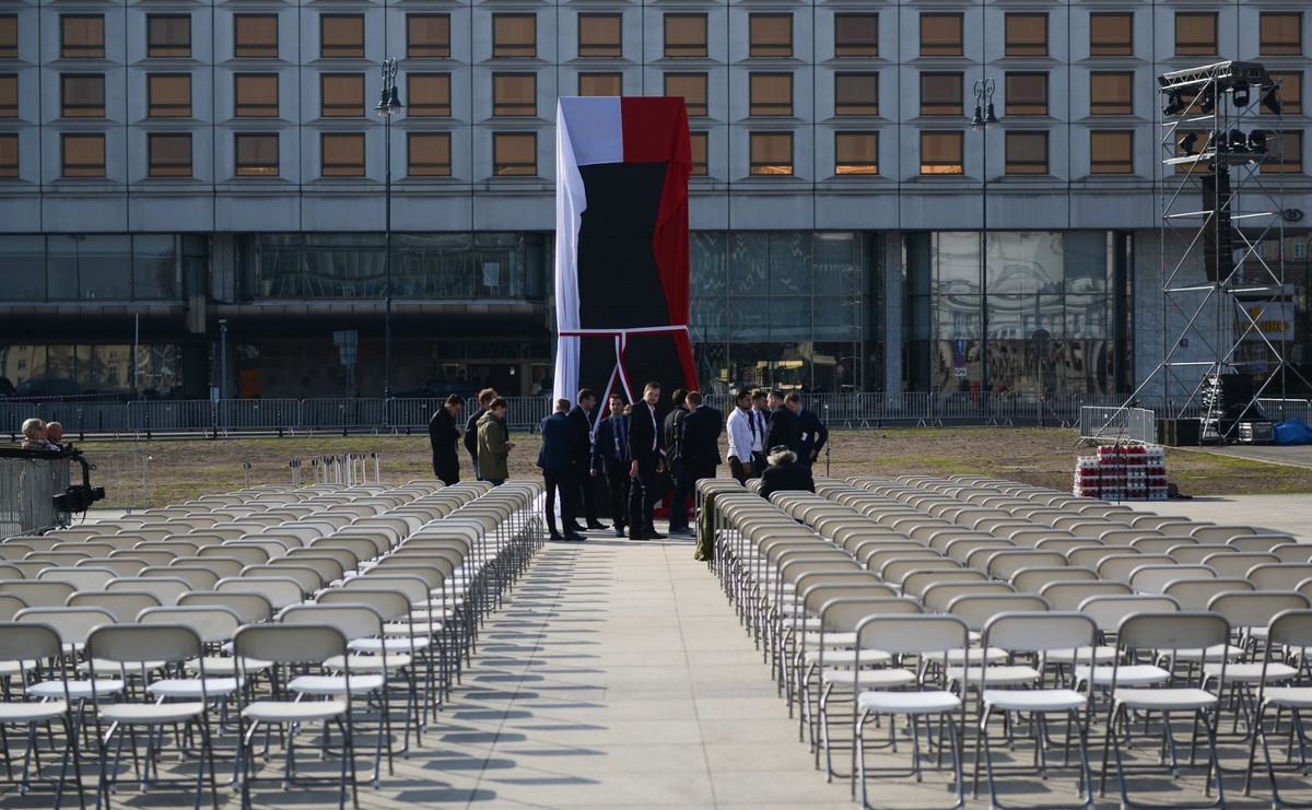 W moim odczuciu ten pomnik (pomnik smoleński) jest nie do ruszenia- powiedział Andrzej Dera