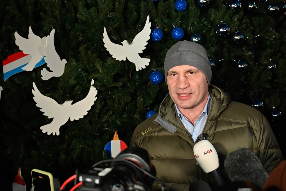 Vitalij Kličko tokom postavljanja jelke na Trgu Sofija 19. decembra