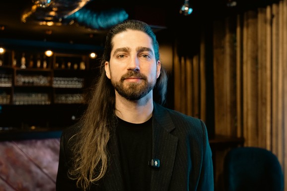 "USTANEM, NAHRANIM MAČKE, PA NAPRAVIM SEBI DORUČAK" Pevač otkrio detalje iz privatnog života, spomenuo i tužbu zbog PODMETNUTIH INTIMNIH SLIKA