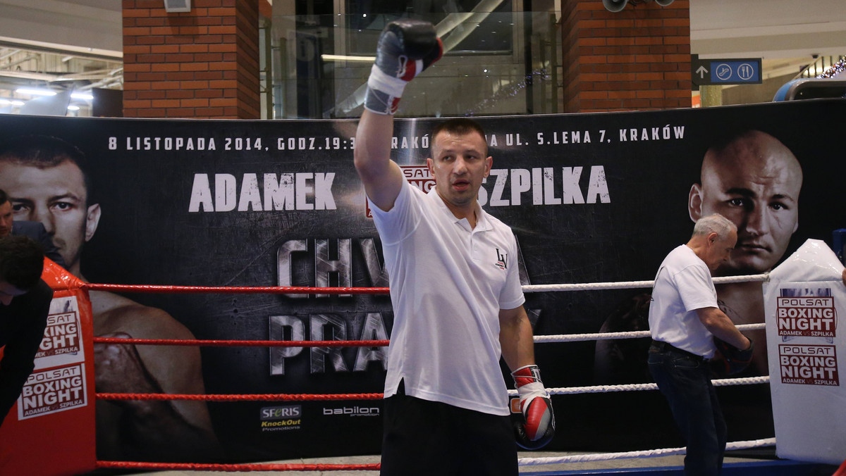 Kilkaset osób obejrzało trening otwarty w Centrum Handlowym Bonarka w Krakowie przed sobotnią (8 listopada) galą Polsat Boxing Night, której współorganizatorami są Sferis KnockOut Promotions, miasto Kraków i ZarząD Infrastruktury Sportowej w Krakowie. Oczywiście największe zainteresowanie towarzyszyło Tomaszowi Adamkowi, który w Kraków Arenie skrzyżuje rękawice z Arturem Szpilką. Poza "Góralem" publiczności zaprezentowali się jeszcze: Maciej Sulęcki, Michał Syrowatka i Andrzej Sołdra.