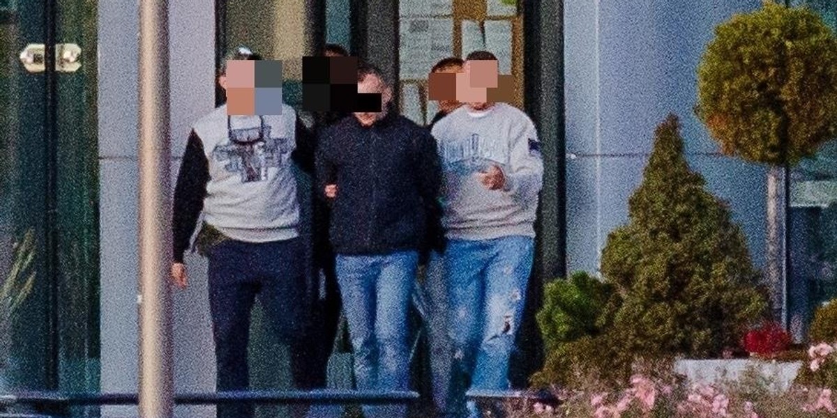 Podejrzany 39-latek w sobotę został doprowadzony przez policjantów do sądu, który aresztował mężczyznę na 3 miesiące