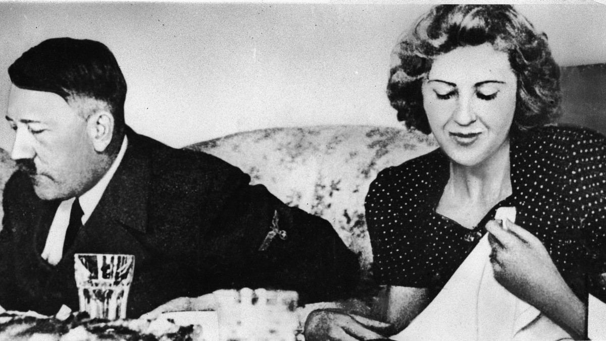 Ewa Braun poznała Adolfa Hitlera gdy miała 17 lat, z czasem stała się jego oficjalną kochanką. Hitler tymczasem obsesyjnie pokochał pewną 20-letnią blondynkę, co doprowadziło najpierw do skandalu, a później do tragedii. Dlaczego pannę Braun podano Hitlerowi na "srebrnej tacy"?