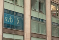 Morawiecki: Problemy po upadłości banku SVB nie rozleją się na Europę i Polskę