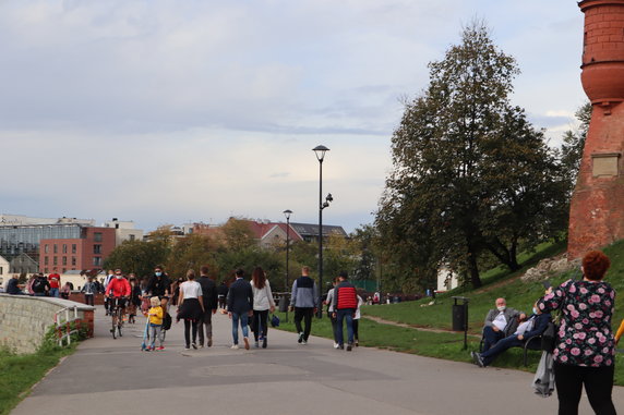 Strefa żółta w Krakowie - pierwszy dzień nowych obostrzeń