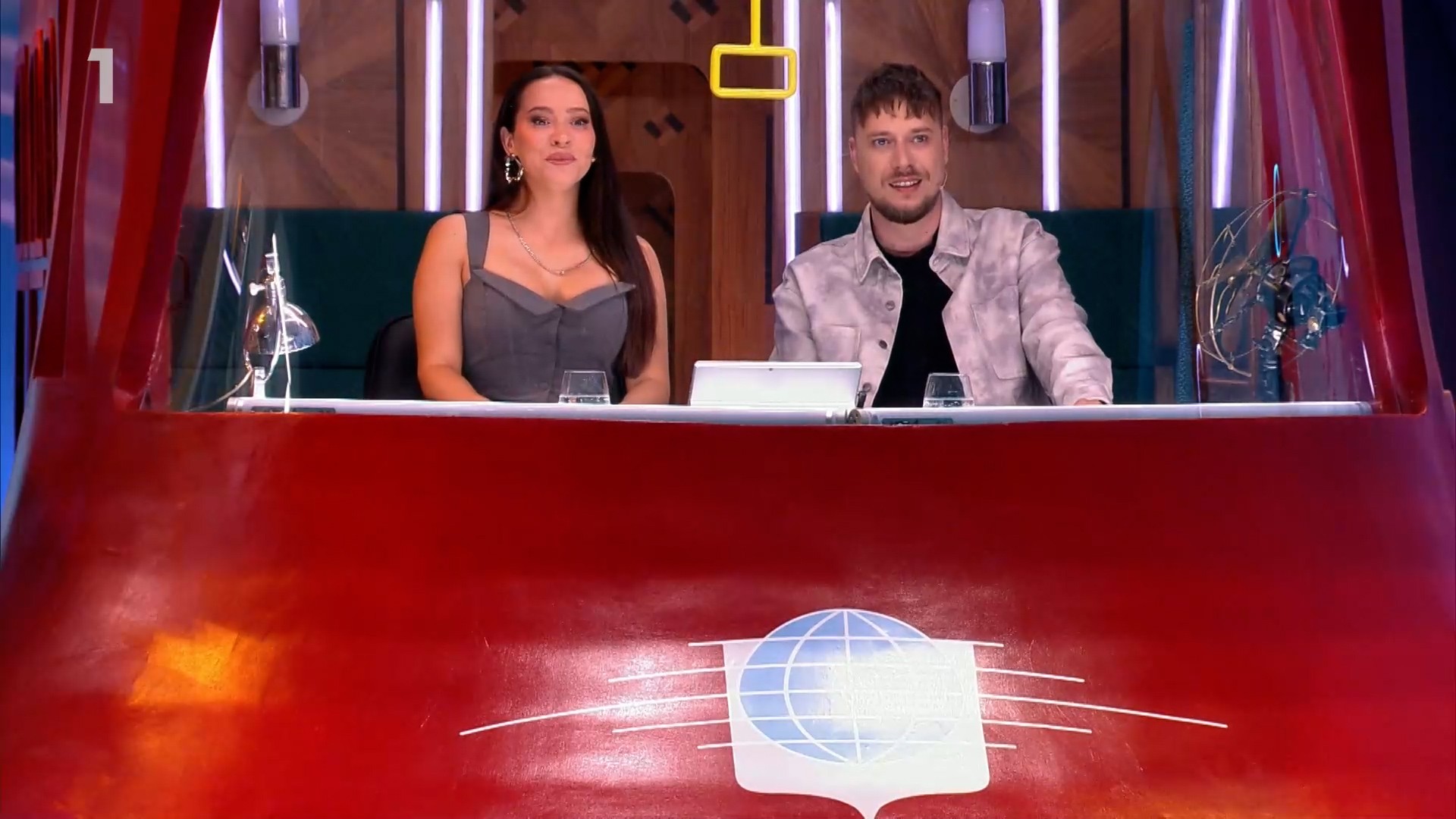 Dominika Mirgová a Adam ADiss Miščík v relácii Na správnej ceste.