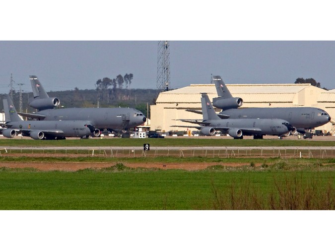 Amerykańskie samoloty w bazie Moron de la Frontera w Sewilli