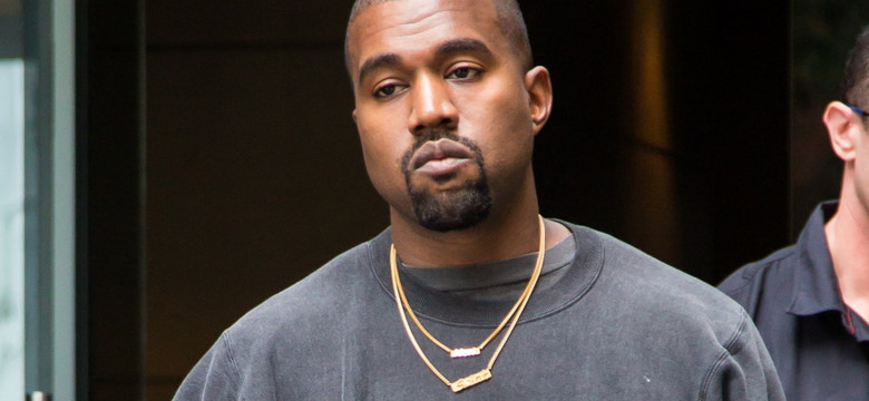 Bluza z papieżem i rasistowskie hasło: Kanye West wywołał burzę w świecie mody (i nie tylko)... FOTO