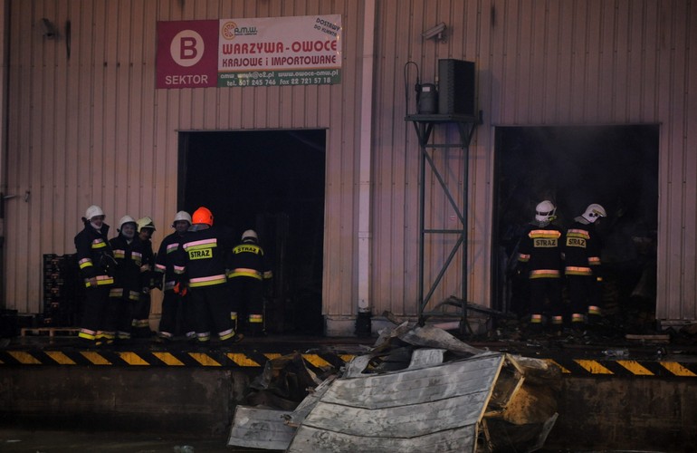 Pożar hali targowej w Broniszach