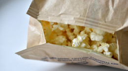 Czy popcorn z mikrofalówki jest zdrowy? Ekspert ostrzega 