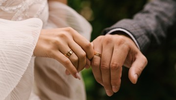 Ślub kościelny daje prawo do renty rodzinnej? Oto co mówi polskie prawo cywilne