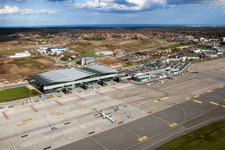 Pod koniec marca 2012 roku oddano do użytku drugi terminal lotniska. Koszt jego budowy wyniósł prawie 250 mln zł, z czego więcej niż 87 mln zł pozyskano z funduszy unijnych. Znacząco wzrósł wtedy ruch pasażerski, co miało związek między innymi z rozgrywkami Mistrzostw Europy w Piłce Nożnej.