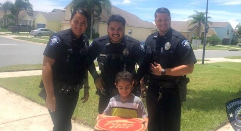 US: Hungry boy called police emergency number and they brought him pizza