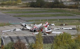 Podkomisja smoleńska: Lewe skrzydło Tu-154 M nosi ślady wybuchu. Doszło do niego przed zderzeniem z brzozą