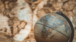 Trudny QUIZ z geografii. Podajemy nazwy dwóch miast, dopasuj trzecie w tym samym państwie