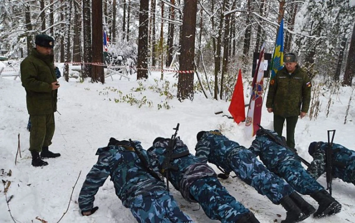 Regrut Igor Izbajev (18), kaže kako ova armija povećava patriotski duh u zemlji.