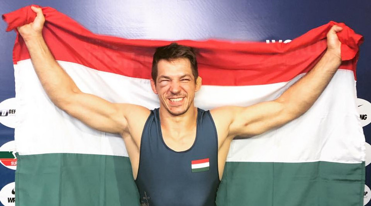 Lőrincz Tamás rendkívül boldog volt, miután meg-szerezte első vb-aranyát /Fotó: Magyar Birkózó Szövetség