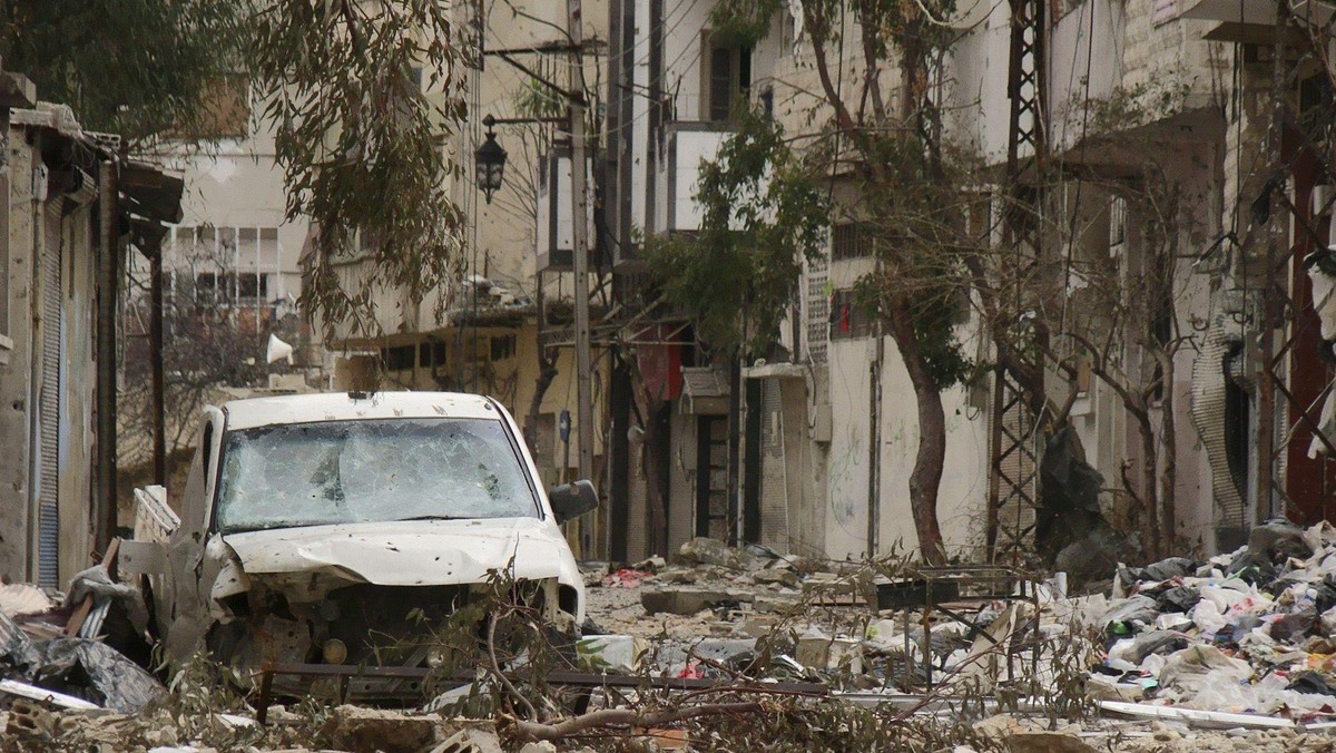 Benedykt XVI przeznaczył 100 tysięcy dolarów na pilną pomoc dla ludności Syrii, gdzie reżim Baszara Al-Assada krwawo tłumi wystąpienia przeciwników i atakuje cywilów. Pomoc zawiózł do Syrii wysłannik papieża.