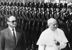 Prof. Roszkowski o Jaruzelskim: Zgwarantował im "miękkie lądowanie"