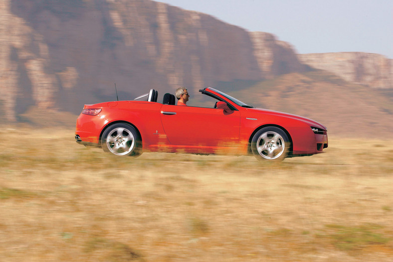 Alfa Romeo Spider kontra Mazda MX-5