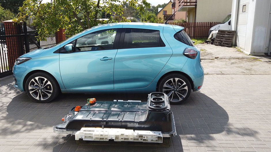 Nawet w niewielkim aucie elektrycznym bateria waży kilkaset kilogramów i jest najdroższym podzespołem samochodu.