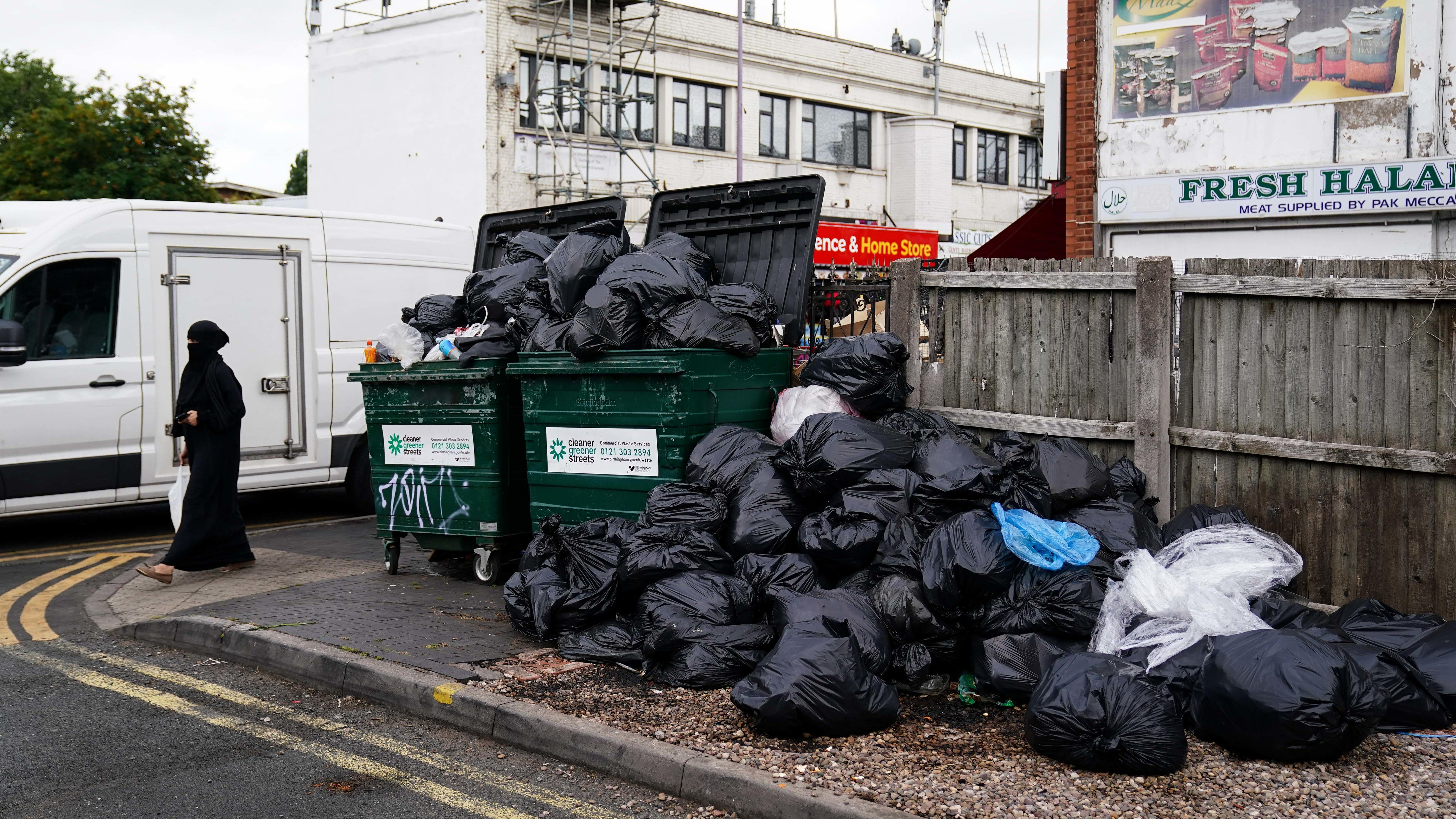 FBU urges Starmer to intervene in Birmingham bin strike