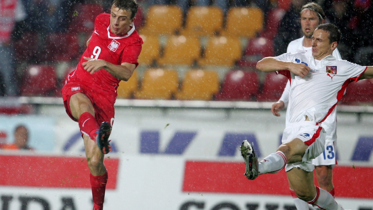 Kamil Grosicki, napastnik Jagiellonii Białystok, po raz drugi z rzędu dostał powołanie do kadry od Franciszka Smudy i poleci na towarzyskie spotkania do USA. Piłkarz zapewnia, że nie w głowie mu już głupie wybryki i chce się skupić tylko na grze. - Nie warto się wychylać - mówi otwarcie Grosicki na łamach "Faktu".