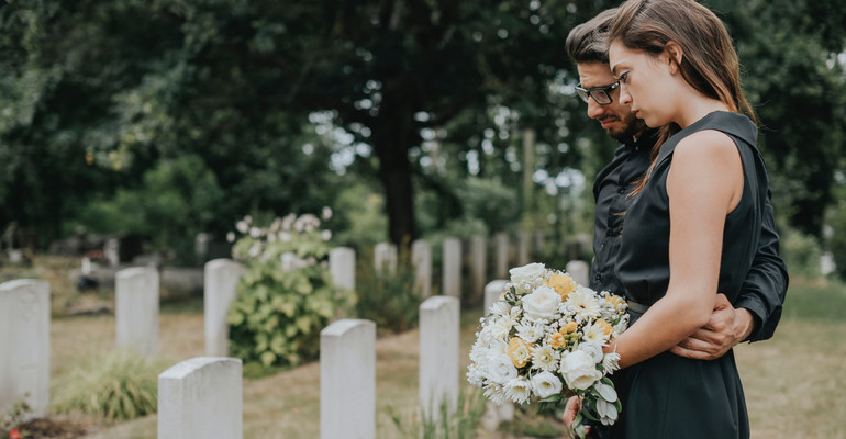 Jak się ubrać na pogrzeb? Kilka podstawowych zasad