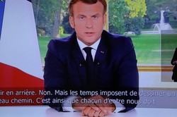 Emmanuel Macron w ogniu krytyki po ogłoszeniu zwycięstwa nad koronawirusem