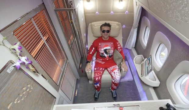 Kejsi Nojštat u avionu1