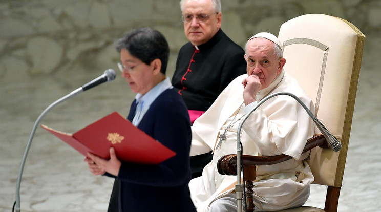Ferenc pápa a Twitteren kérte az embereket, hogy imátkozzanak Ukrajnáért / Fotó: MTI/EPA-ANSA/Ettore Ferrari