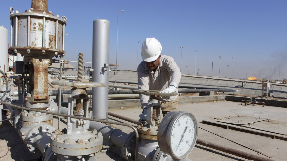 Rząd w Bagdadzie i władze autonomicznego regionu Kurdystanu podpisały porozumienie w sprawie sprzedaży ropy naftowej pochodzącej ze złóż kontrolowanych przez Kurdów - poinformował w czwartek minister finansów Iraku Hosziar Zebari.