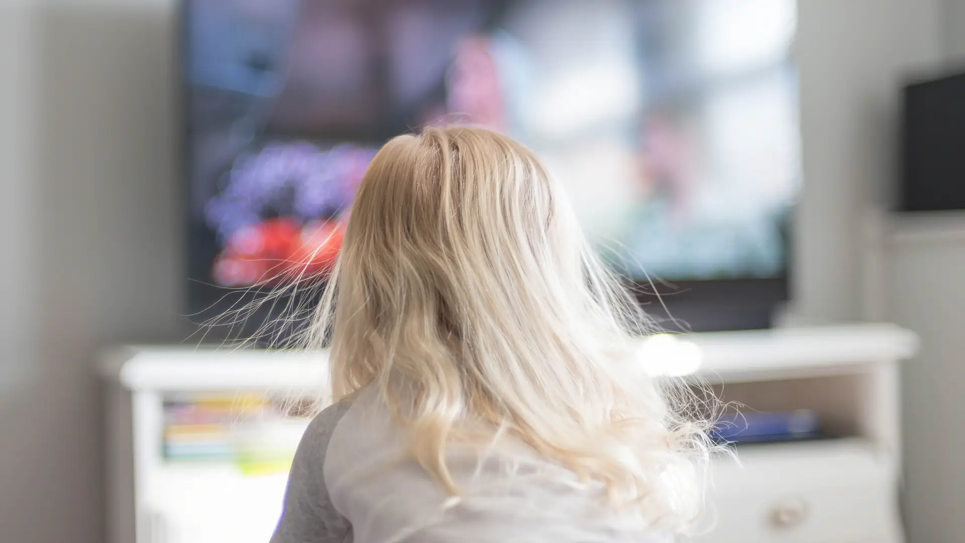 To nie musi być autyzm ani ADHD, mamo i tato, ale skutki oglądania telewizji przez dziecko!