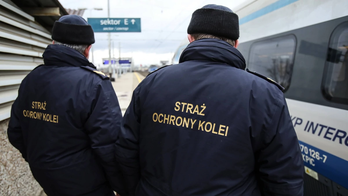36-letniego mężczyznę, który groził nożem podróżnemu zatrzymali na dworcu Wrocław Brochów funkcjonariusze Straży Ochrony Kolei. Mężczyzna został przekazany policji; grozi mu do pięciu lat więzienia.