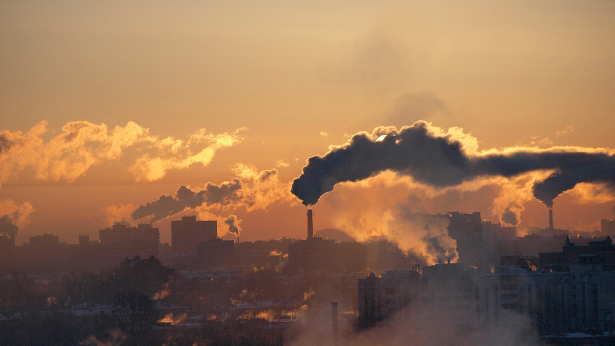 Od kilku dni Łódź znów jest w czołówce polskich miast, w których jakość powietrza określana jest albo jako "zła", albo "bardzo zła". Władze sejmiku rozpoczęły prace nad zmianą przepisów, które pozwolą ograniczyć niską emisję.