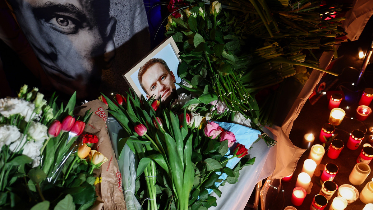 Zebrani na konferencji w Monachium ministrowie spraw zagranicznych krajów G7 oddali w sobotę minutą ciszy hołd Aleksiejowi Nawalnemu, znienawidzonemu przez Władimira Putina więzionemu rosyjskiemu opozycjoniście, o którego nagłej śmierci w łagrze powiadomiono w piątek.